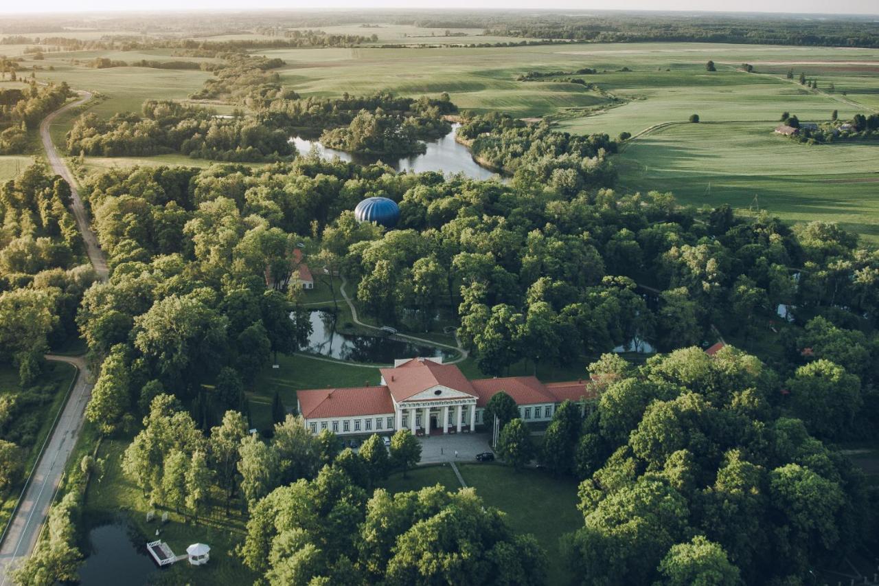 Taujenu Dvaro Sveciu Namai Towiany Exterior photo