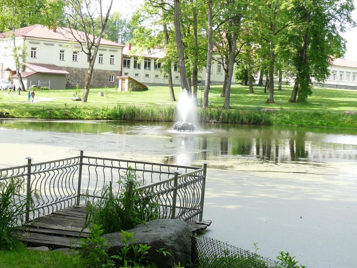 Taujenu Dvaro Sveciu Namai Towiany Exterior photo