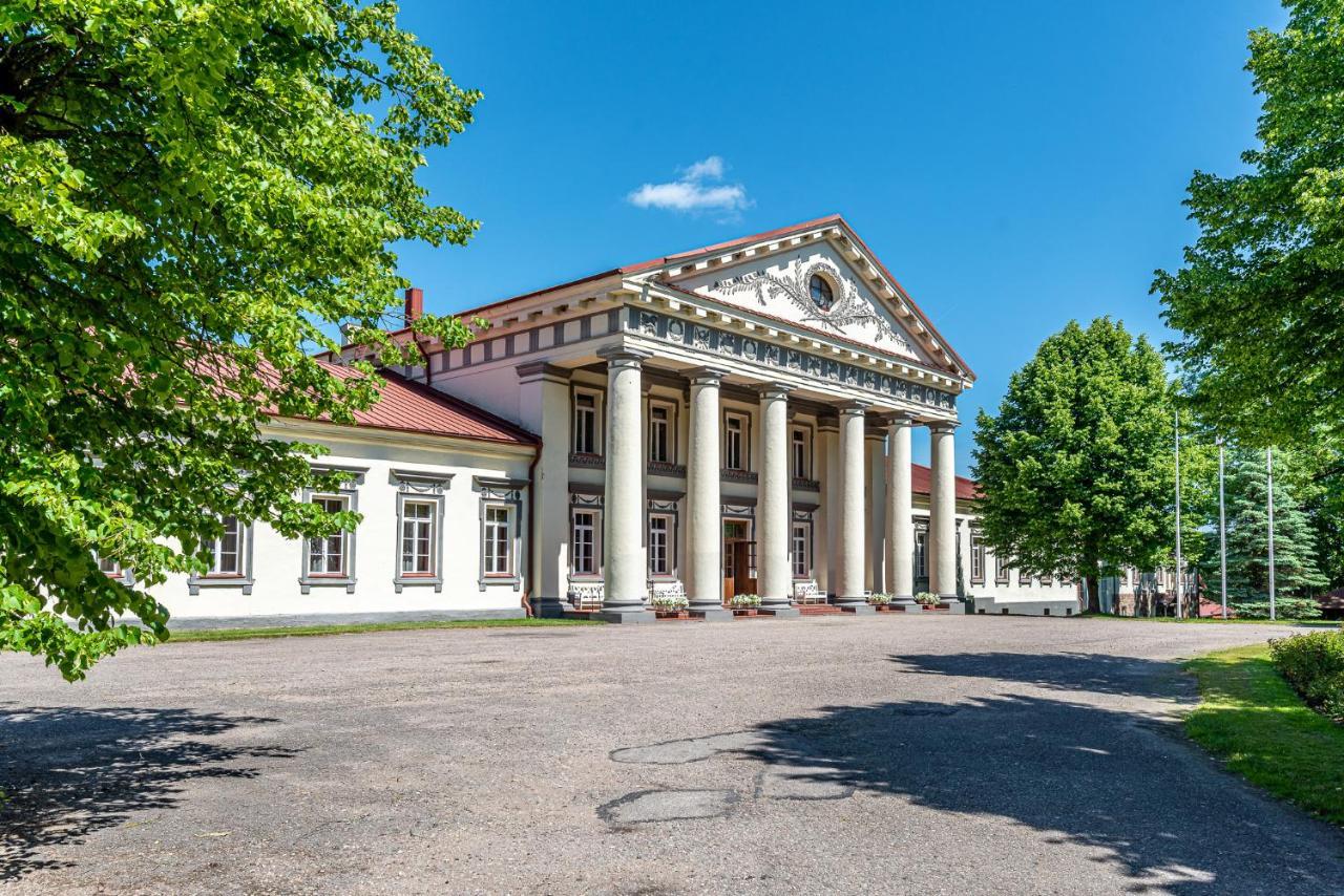 Taujenu Dvaro Sveciu Namai Towiany Exterior photo