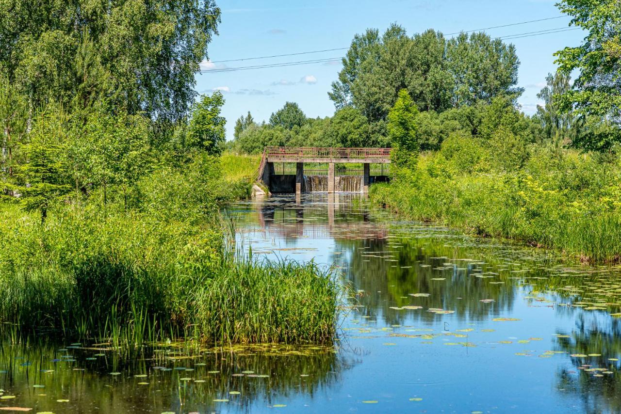 Taujenu Dvaro Sveciu Namai Towiany Exterior photo