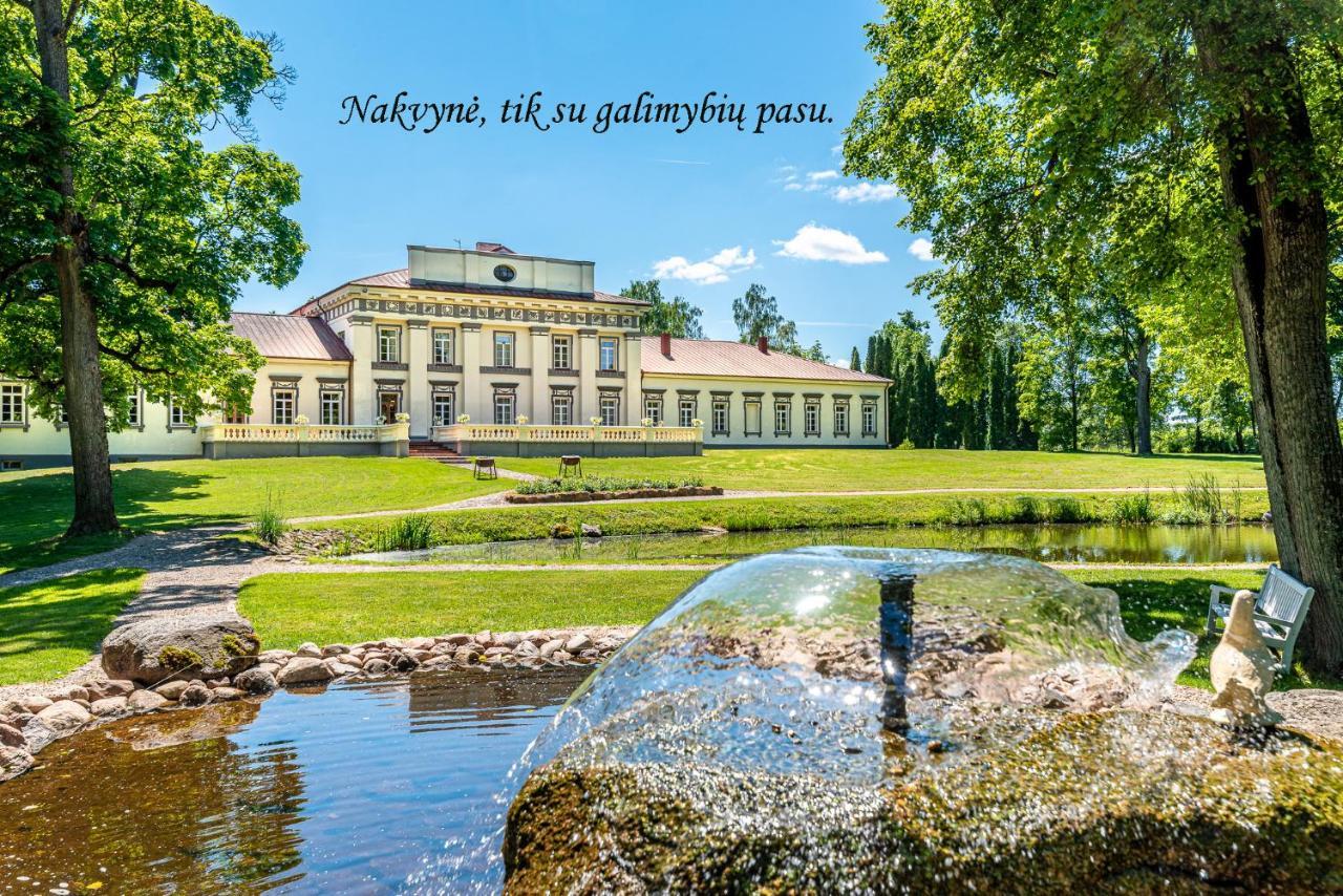 Taujenu Dvaro Sveciu Namai Towiany Exterior photo
