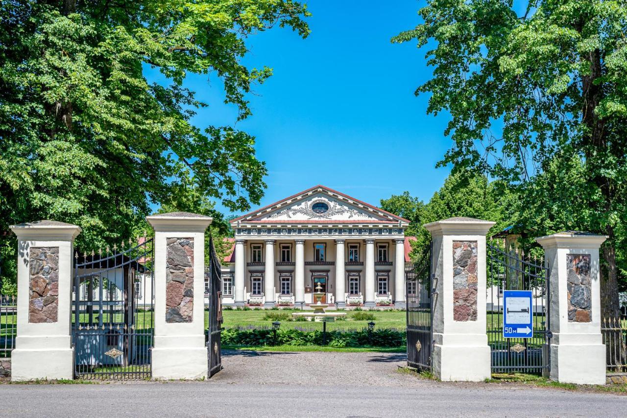 Taujenu Dvaro Sveciu Namai Towiany Exterior photo